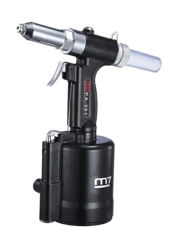 Пневмогидравлический заклепочник   