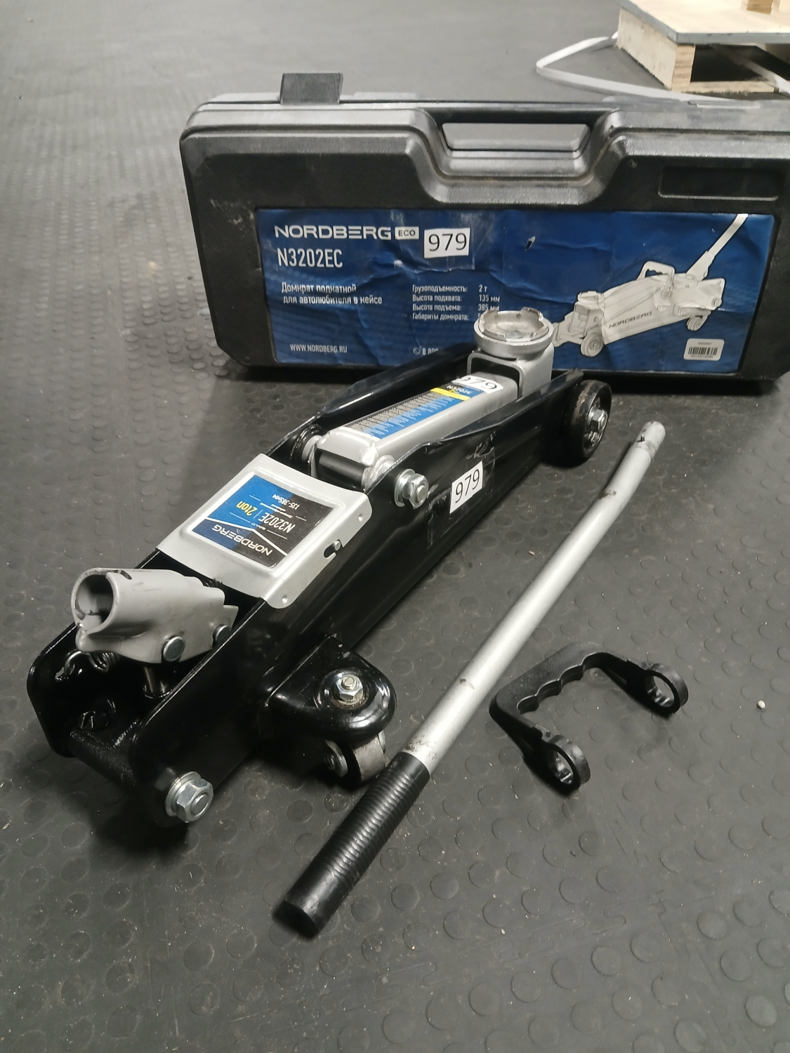 Домкрат подкатной для автолюбителя в кейсе, 2 т