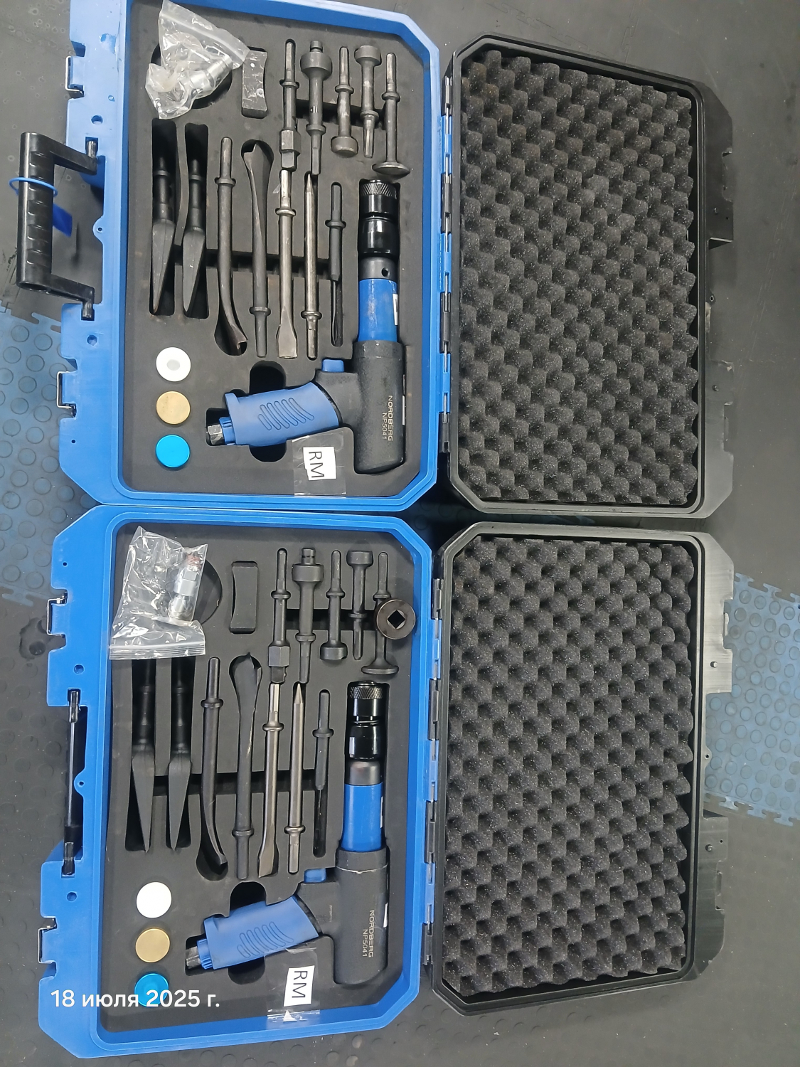 Пневмозубило усиленное 234 мм, с комплектом насадок и быстросъемным держателем в кейсе, 20 предметов rm